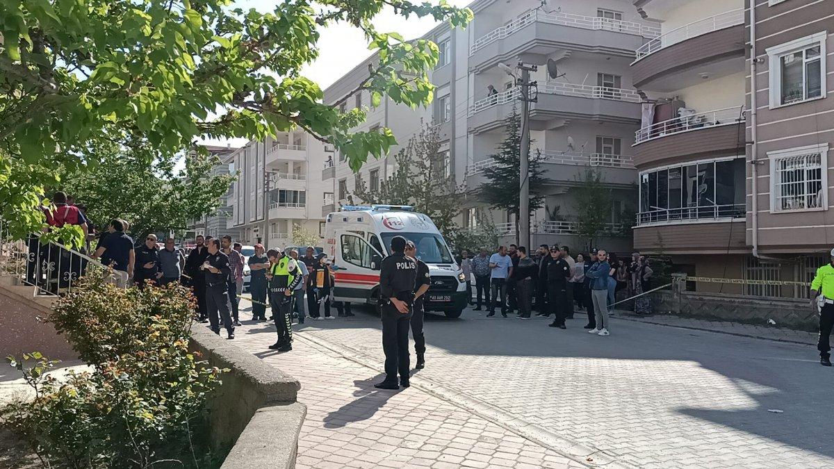 Kırşehir'de 4 katlı binada yangın: 1 ölü