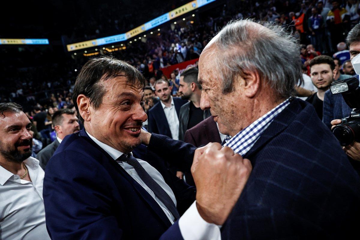 Anadolu Efes EuroLeague'de beşinci kez Dörtlü Final'de