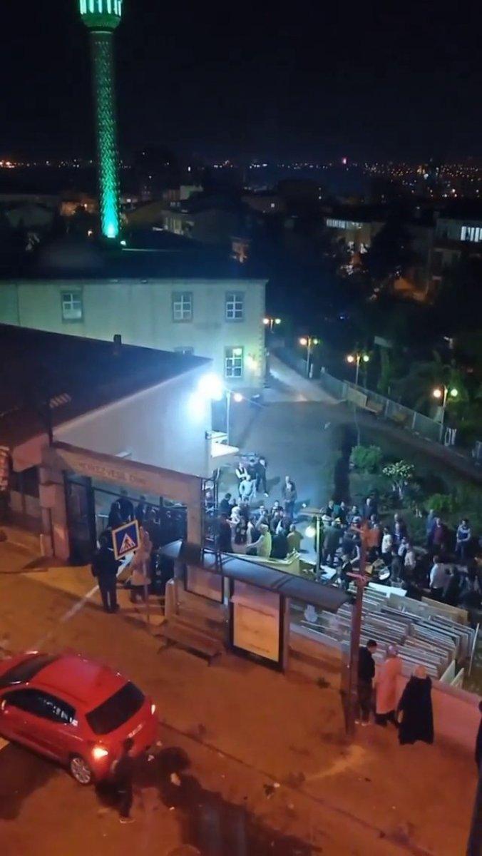 Küçükçekmece'de cenaze başında yumruk yumruğa kavga