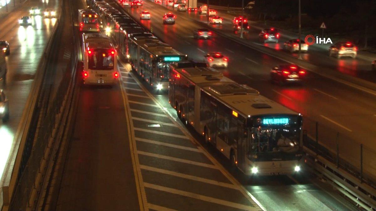 Beylikdüzü'ndeki metrobüs kazası sonrası İstanbullular mağdur oldu