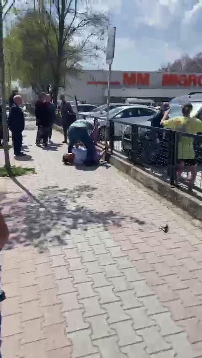 Bolu'da kıskançlık kavgası: Kadının üzerine oturdu
