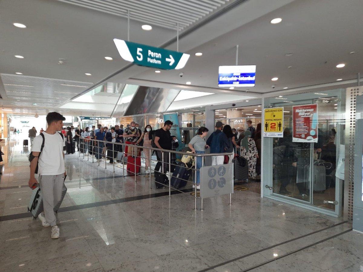 Ankara YHT Garı'nda trenler tam kapasite çalışıyor