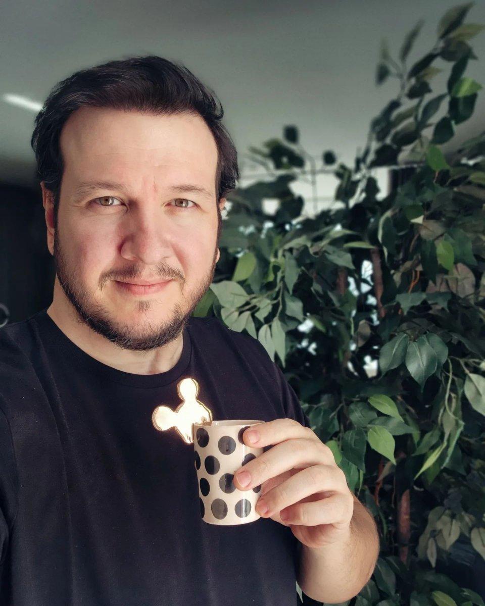 Şahan Gökbakar: Her yerde Arapça yazılar