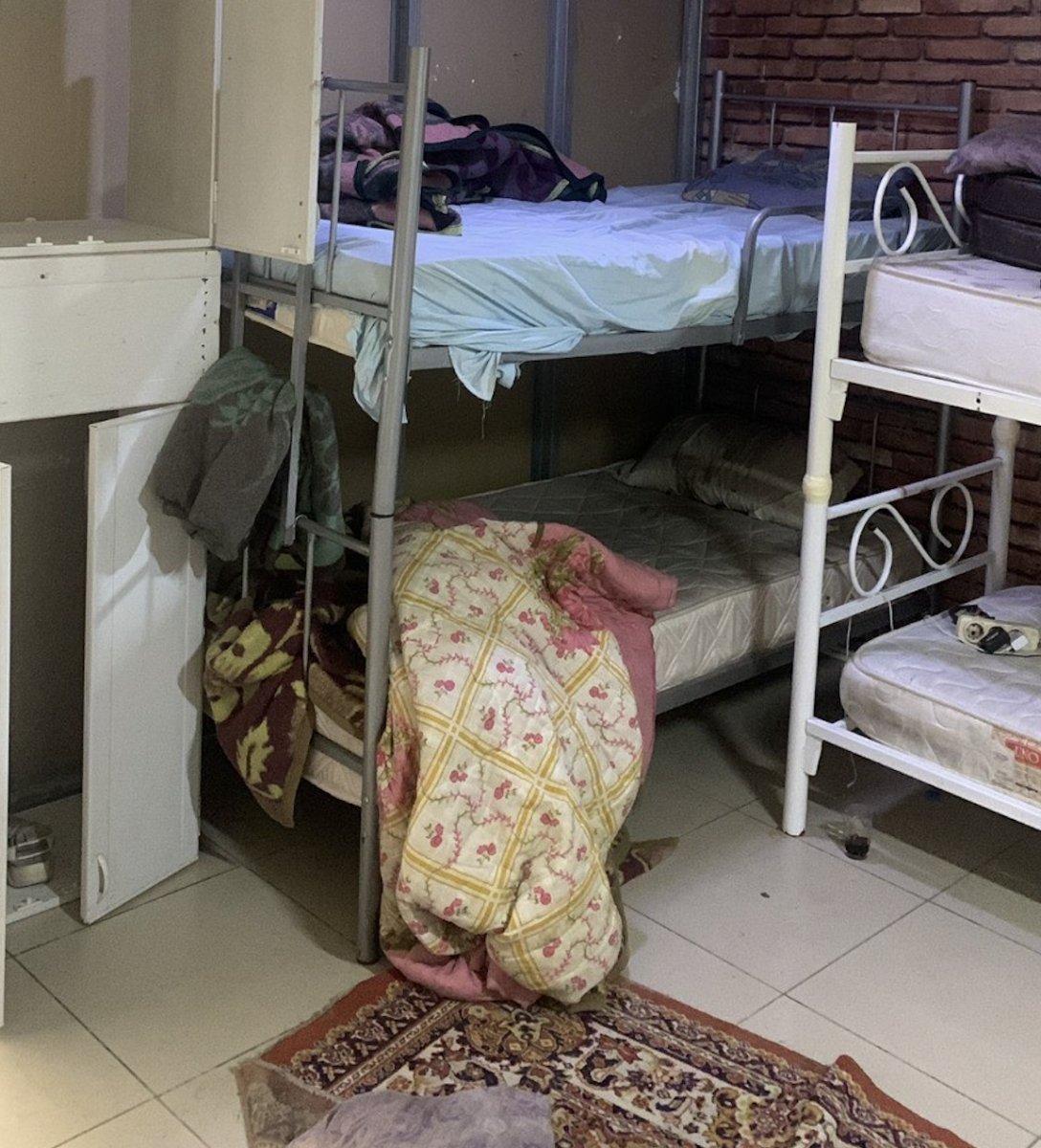 Tuzla'da kuaför görünümlü göçmen evine baskın