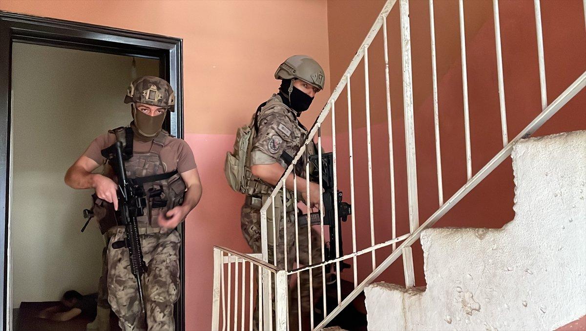 Mersin'de 12 adrese terör operasyonu