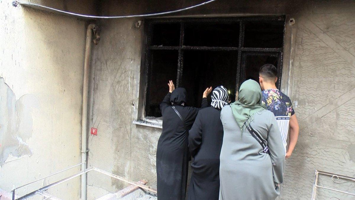 Esenyurt'ta yangın: Mahsur kalanlar araçla kurtarıldı