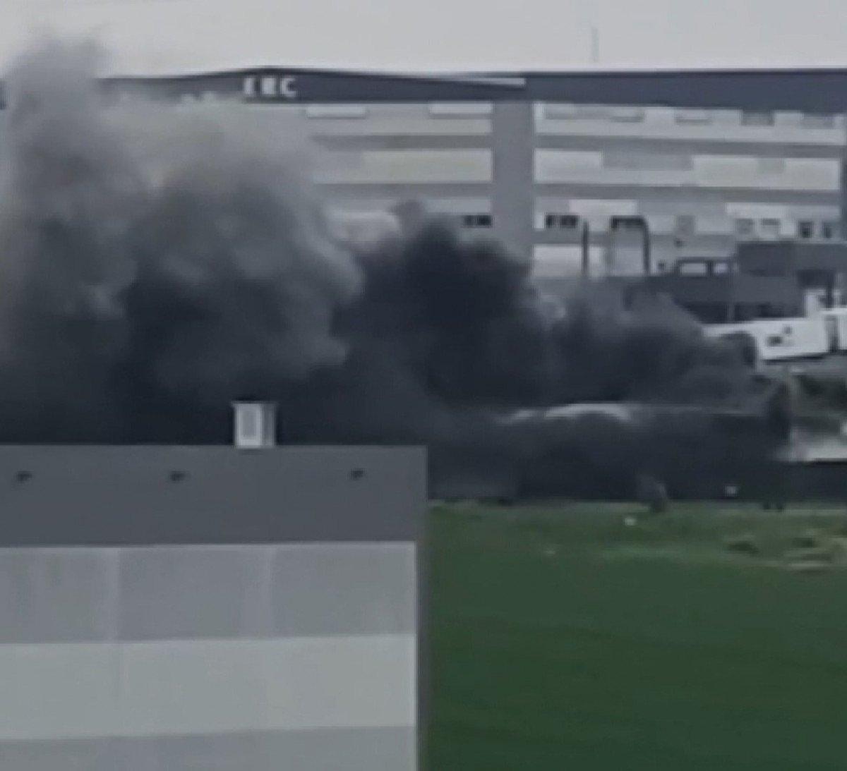 Esenyurt'ta market deposunda yangın çıktı