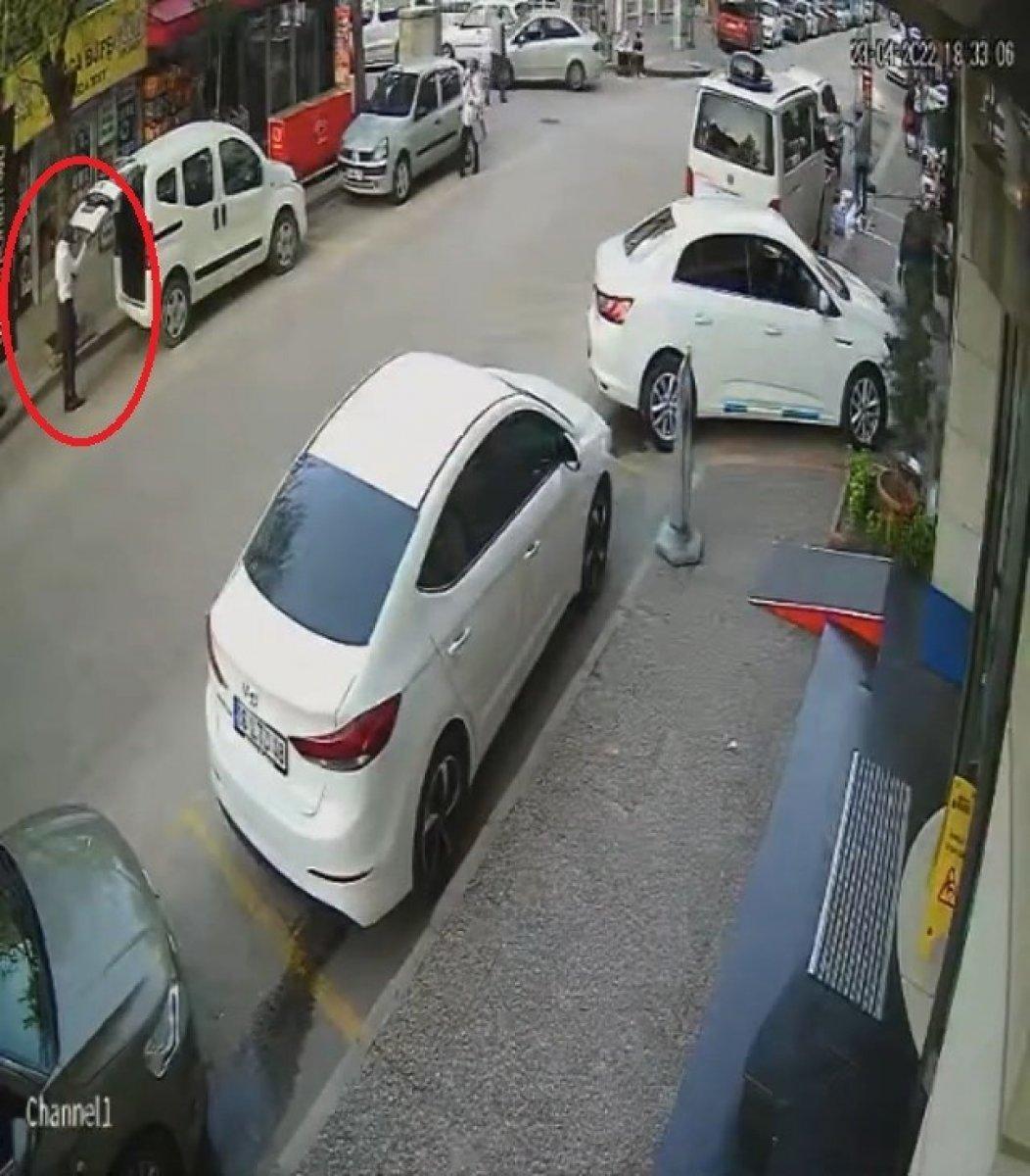 Bursa'da arabasının bagajını açarken kamyonet çarptı