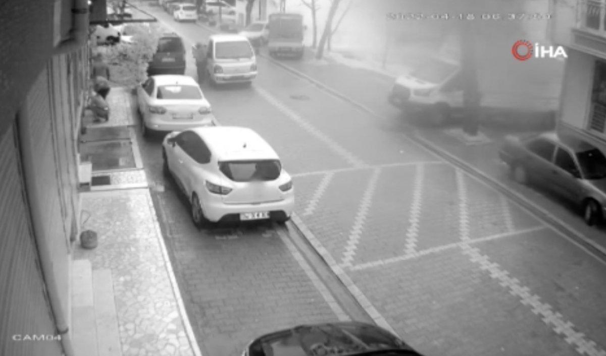 Esenyurt'ta araç çalıp soyguna gittiler