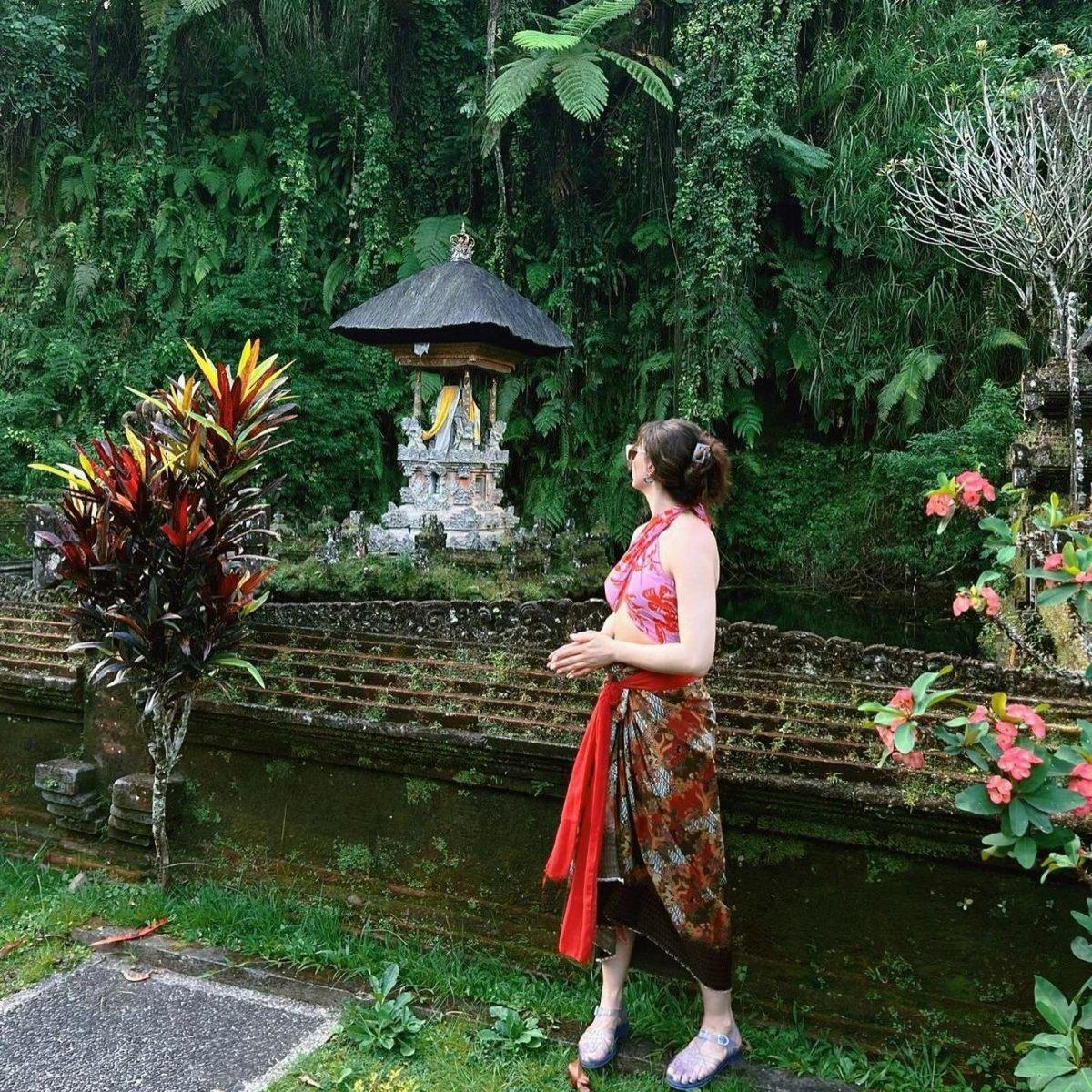 Burcu Özberk’ten yılanlı paylaşım