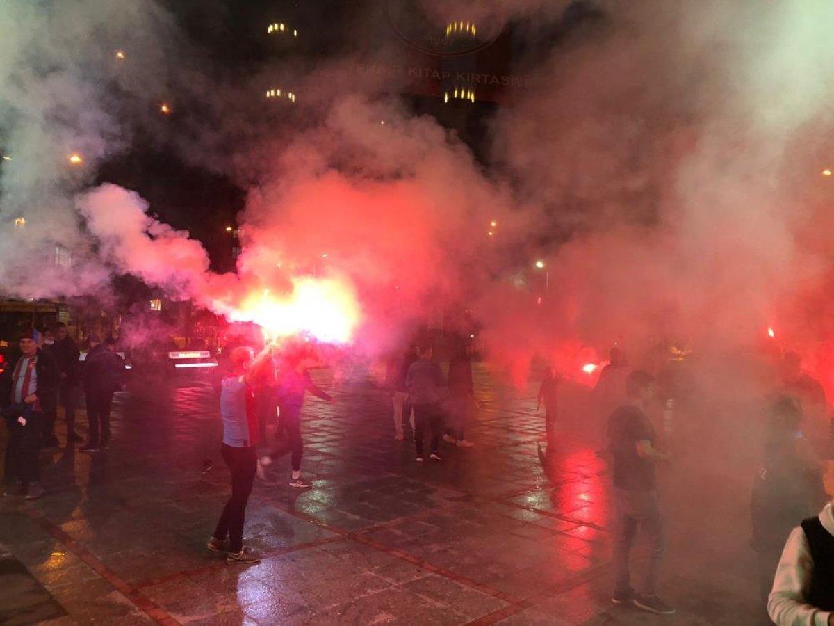 Trabzonspor'un şampiyonluğu Türkiye'nin dört bir yanında coşkuyla kutlandı