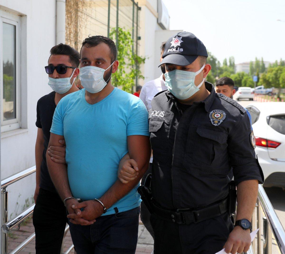 Adana’da 4 yaşındaki çocuk taksiye çarpıp hayatını kaybetti