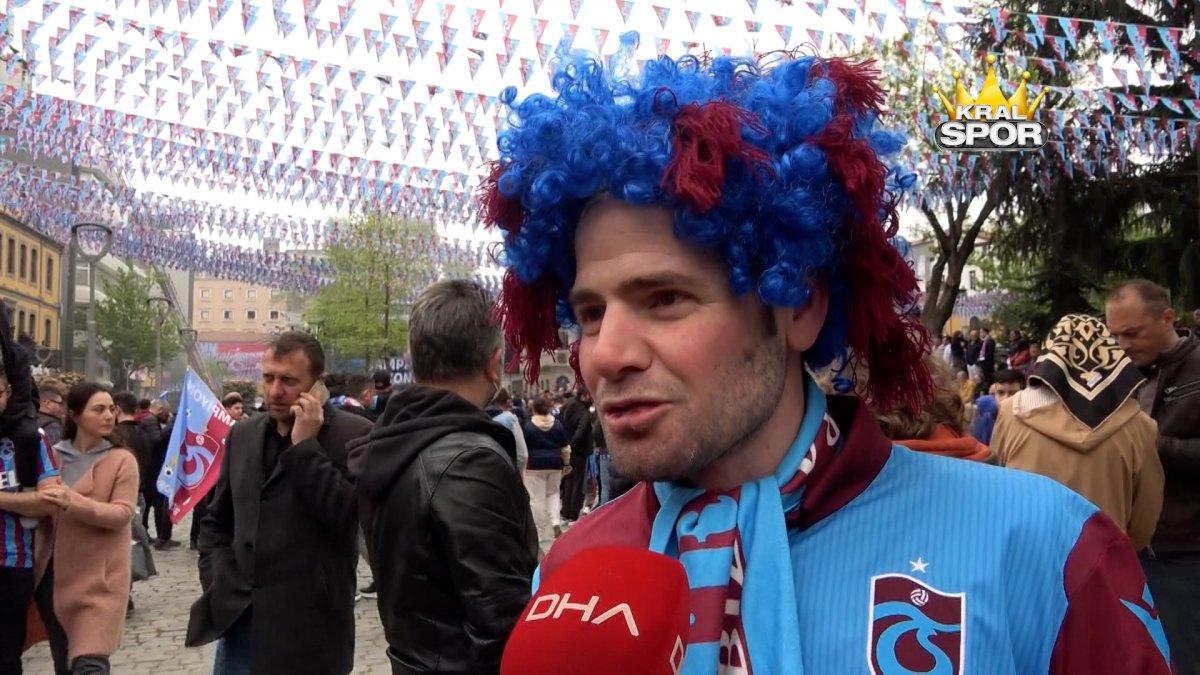 Trabzonspor taraftarı eşini doğumda bırakıp maça geldi