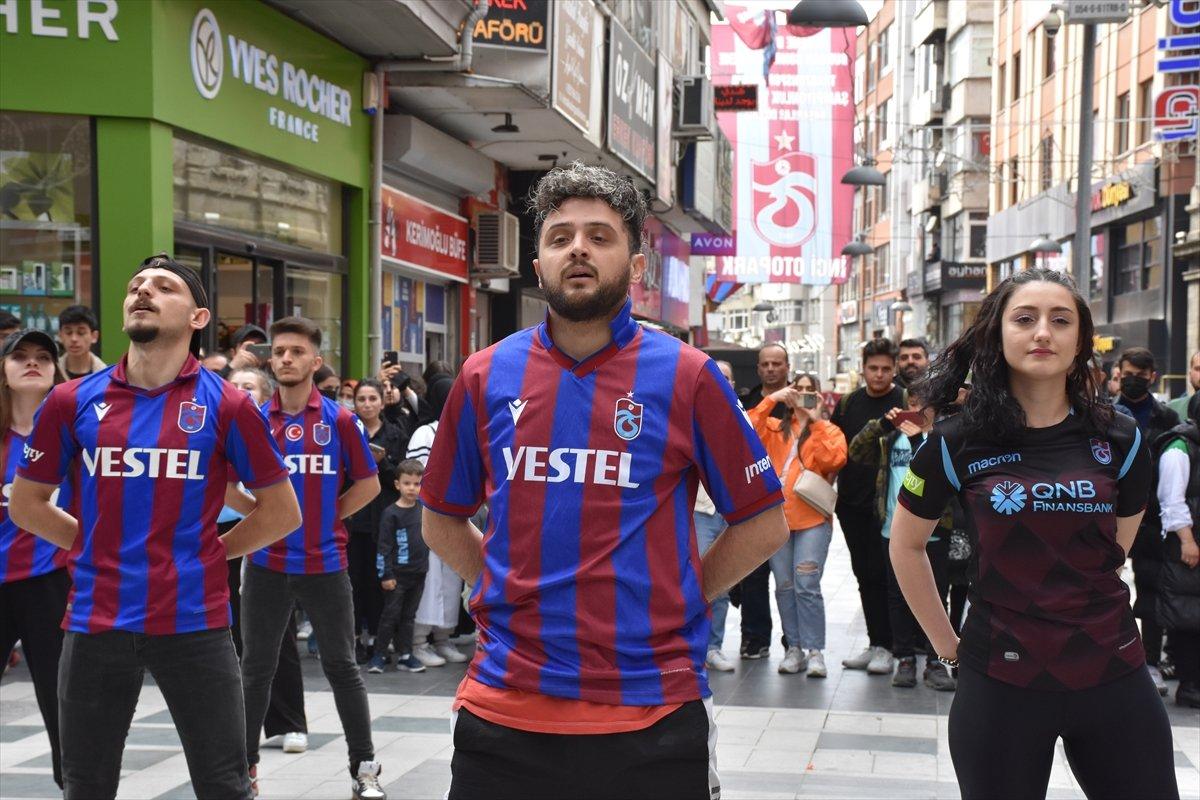 Trabzonsporlu taraftarların coşkusu