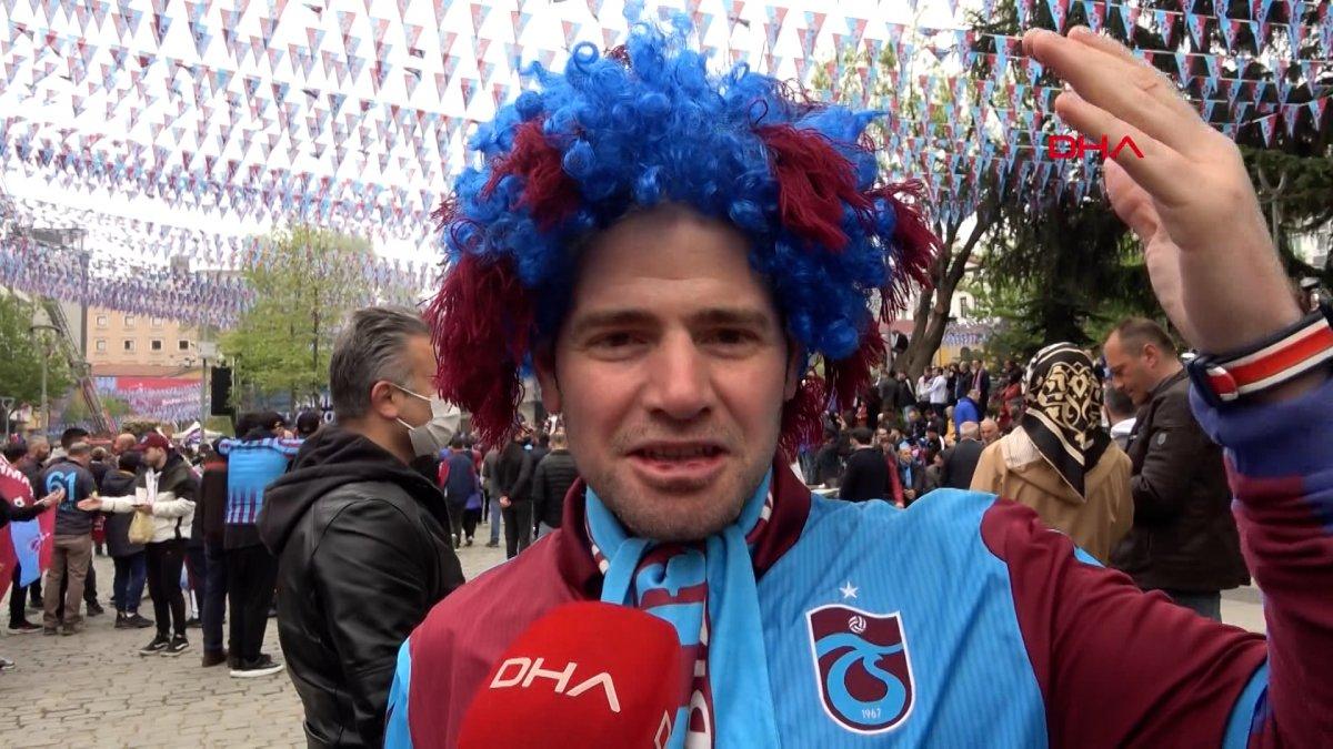 Trabzonspor taraftarı eşini doğumda bırakıp maça geldi