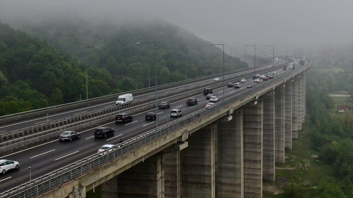 Bolu ve Düzce kesiminde bayram trafiği