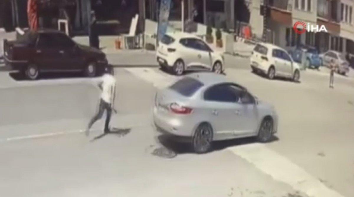 Ankara’da taciz iddiası: Araca sopa ile saldırdı