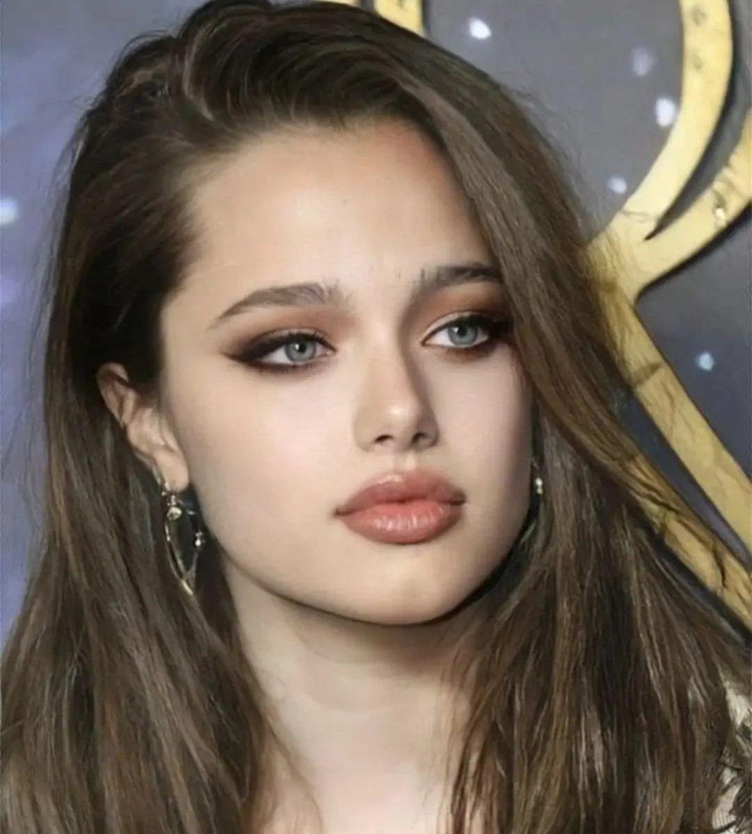 Angelina Jolie ile Brad Pitt'in kızı Shiloh büyüdü