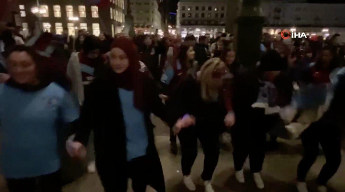 Hamburg’ta şampiyonluk kemençeyle kutlandı