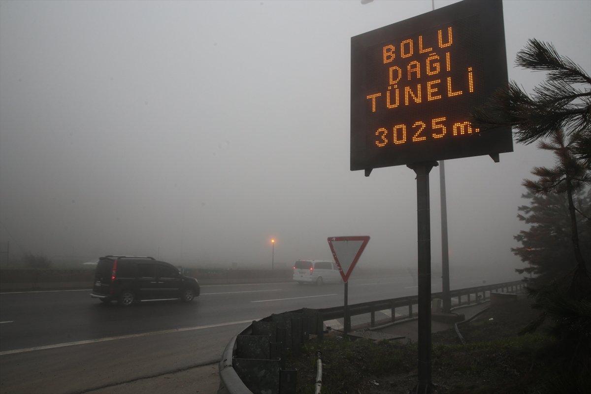 Sis ve sağanak, Bolu Dağı'nda etkisini gösterdi