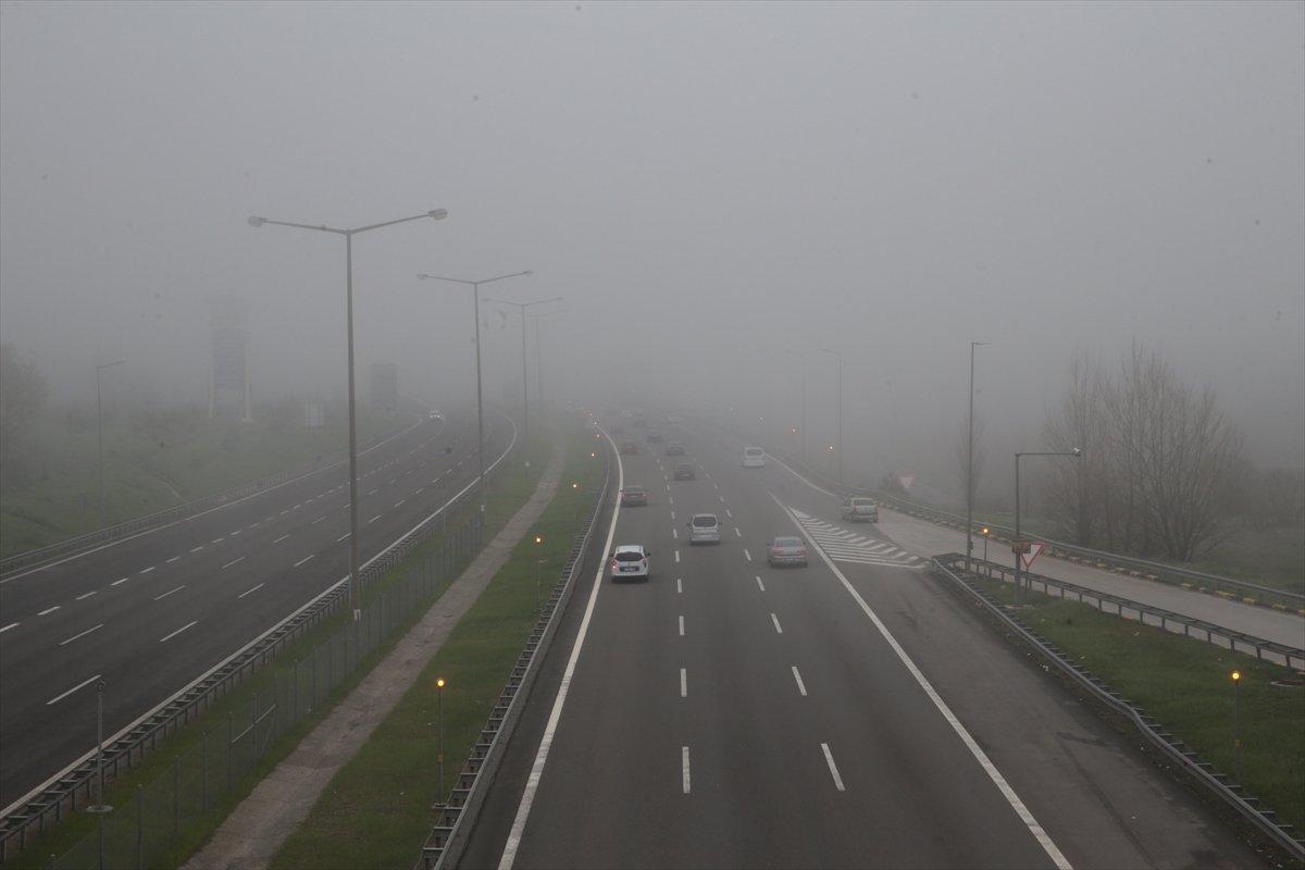 Sis ve sağanak, Bolu Dağı'nda etkisini gösterdi