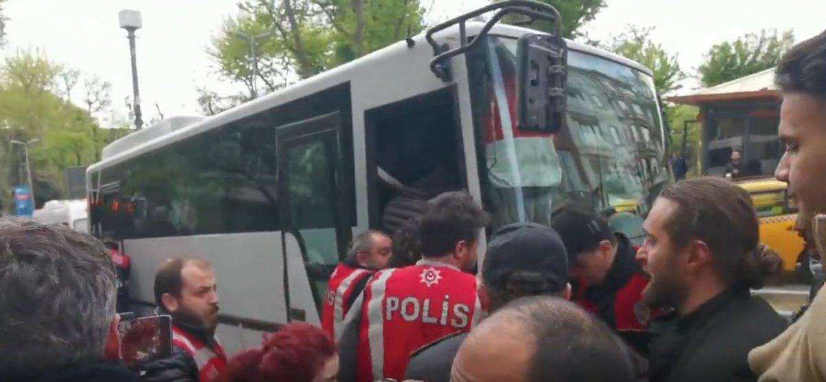 1 Mayıs kutlamalarında Taksim'e yürümek isteyen grupla polis arasında arbede