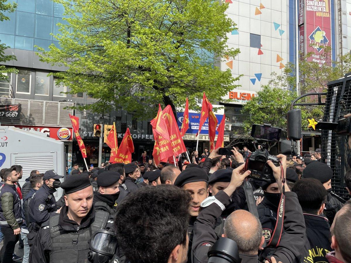1 Mayıs kutlamalarında Taksim'e yürümek isteyen grupla polis arasında arbede