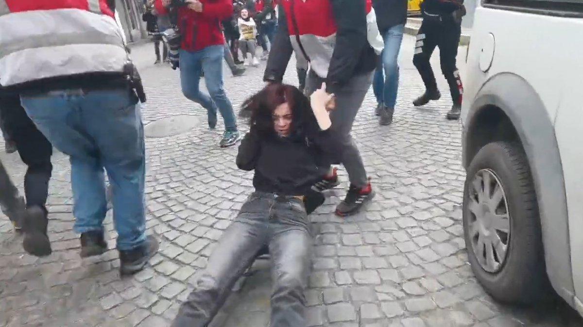 1 Mayıs kutlamalarında Taksim'e yürümek isteyen grupla polis arasında arbede