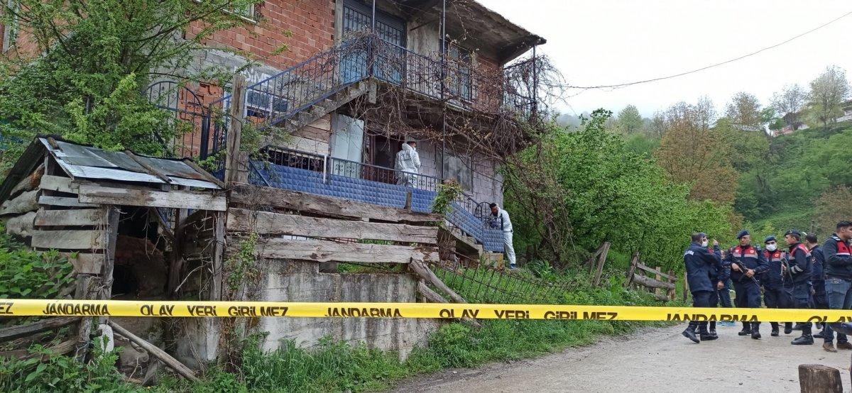 Düzce'de boşanma aşamasındaki eşini öldürdü, oğlunu yaraladı