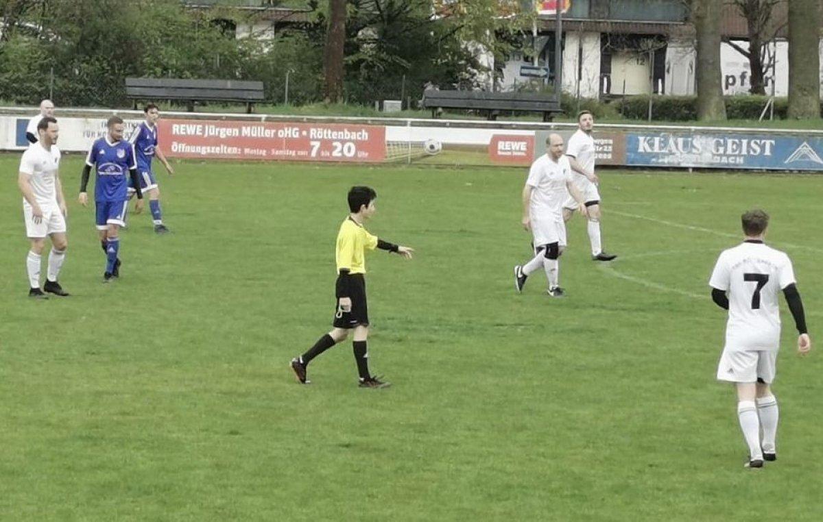 Almanya’da 13 yaşındaki Türk genci hakem oldu