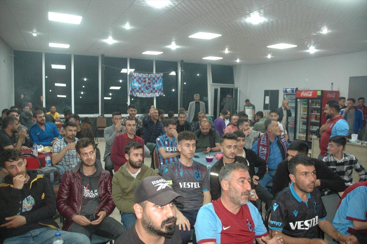 Diyarbakır'da Trabzonsporlu köylülerin şampiyonluk sevinci