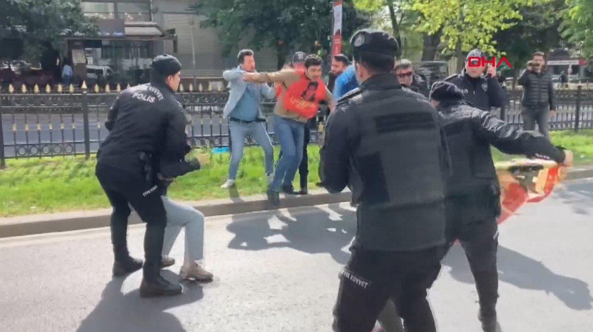 1 Mayıs kutlamalarında Taksim'e yürümek isteyen grupla polis arasında arbede