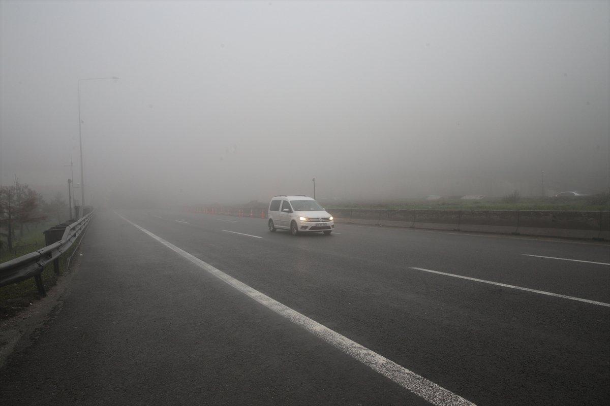 Sis ve sağanak, Bolu Dağı'nda etkisini gösterdi