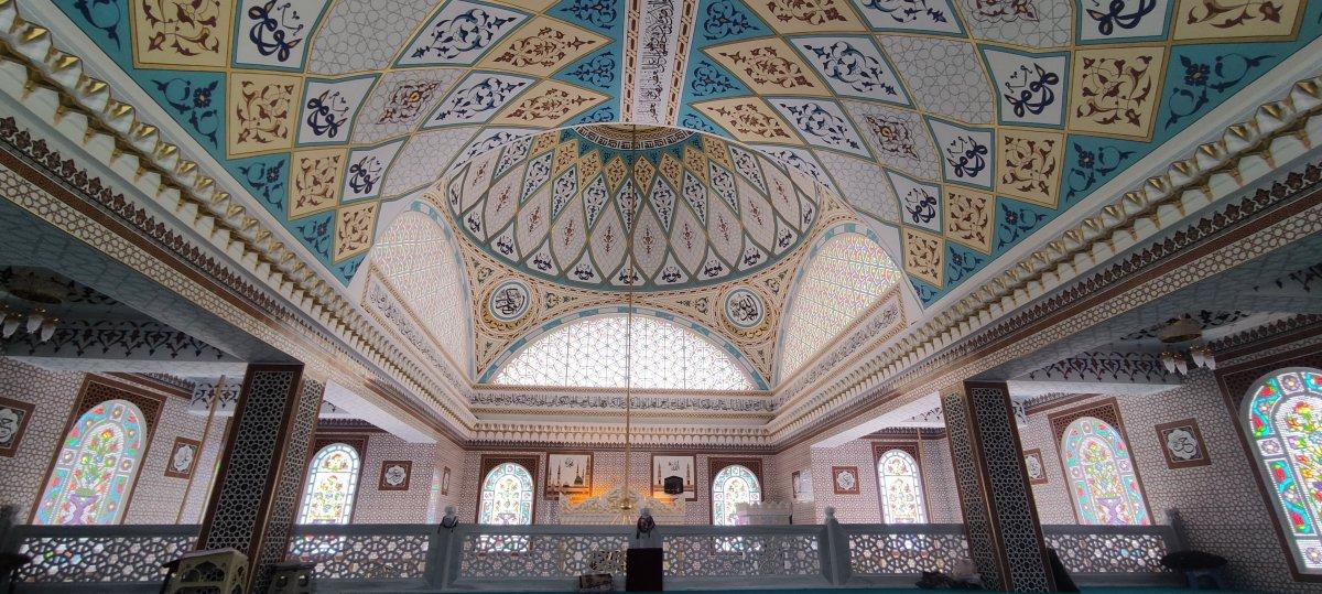 Bursa'da, kadınlar ekmek satarak cami yapımına destek oldu