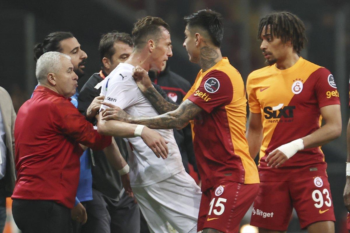 Sivasspor, Galatasaray’ı 3 golle mağlup etti