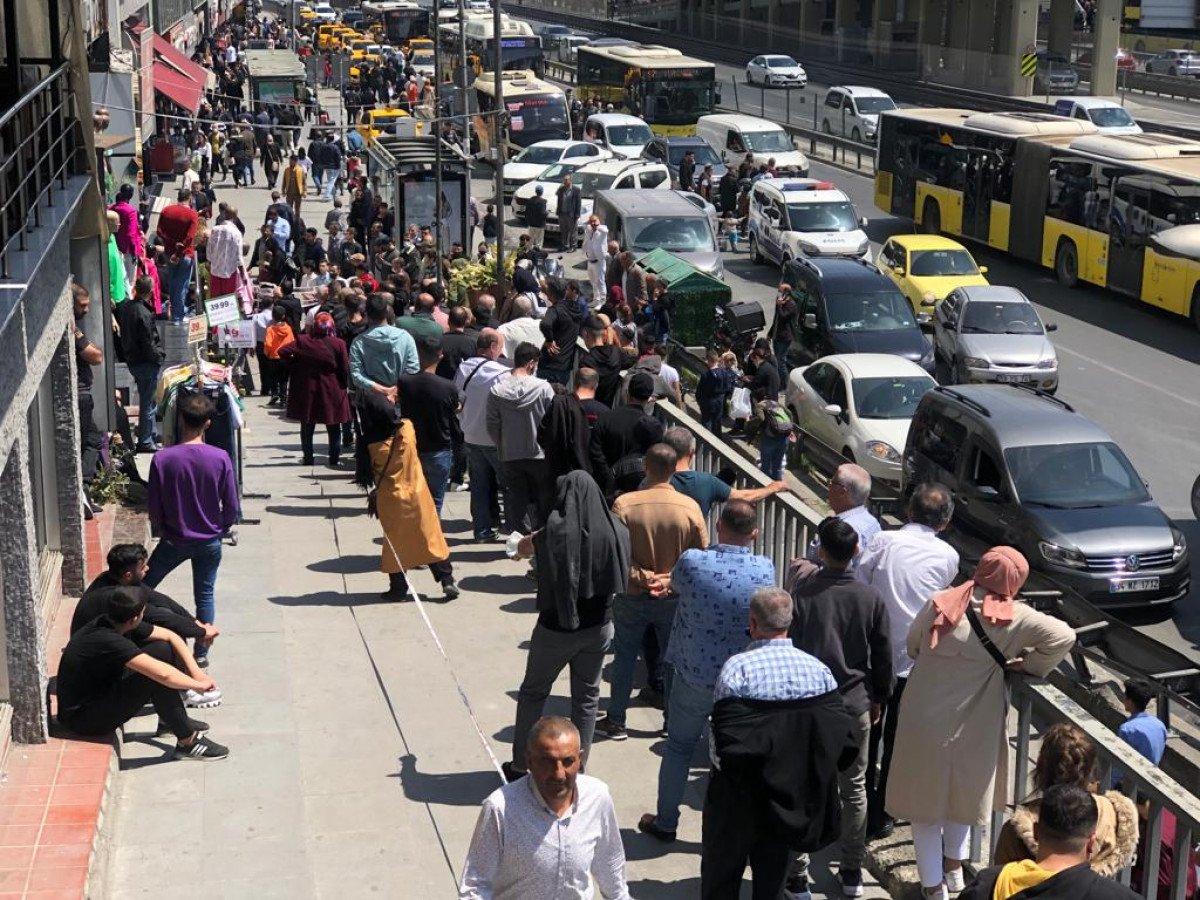 Şirinevler'de ucuz baklava kuyruğu
