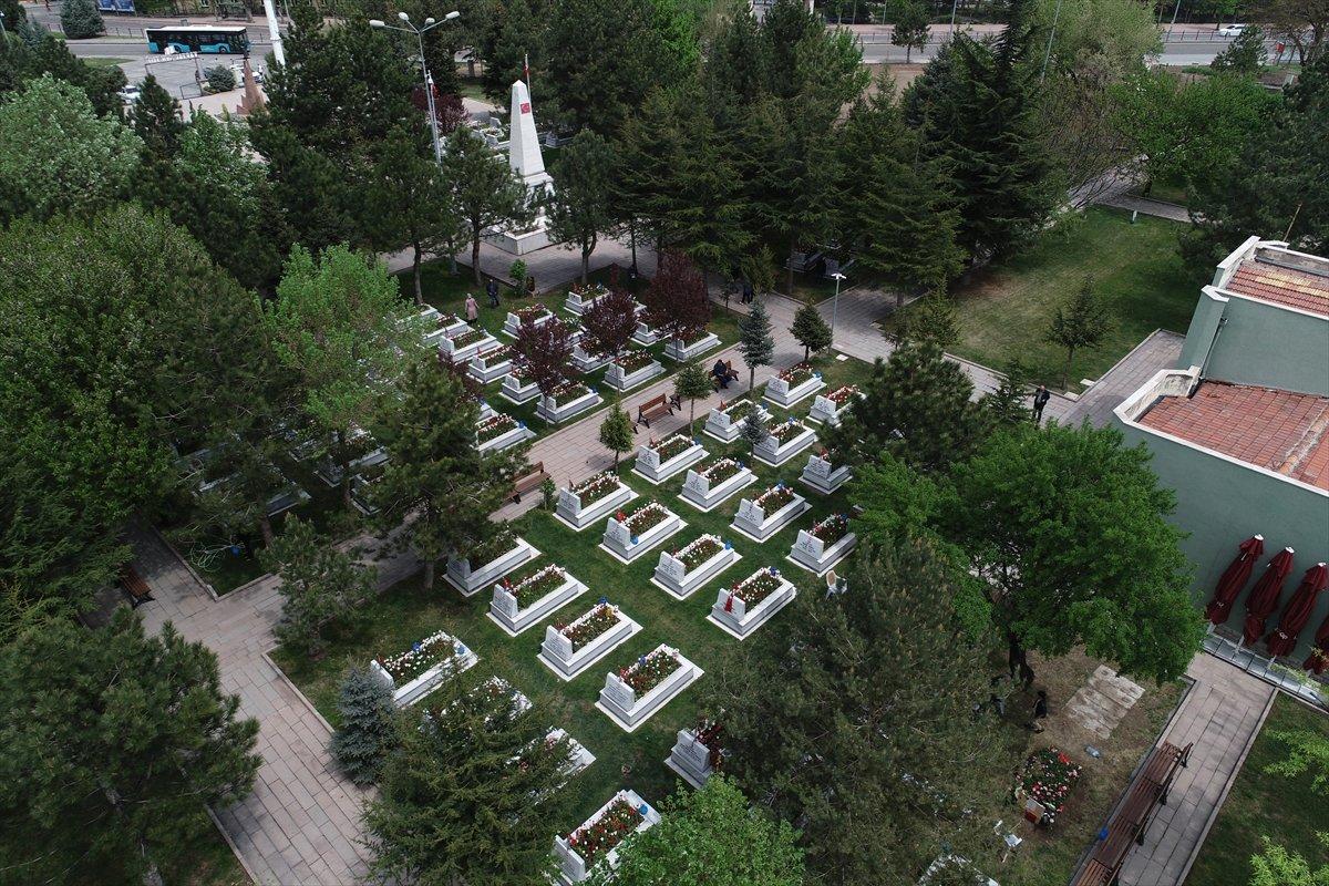 Ramazan Bayramı öncesi şehitlik ziyaretleri