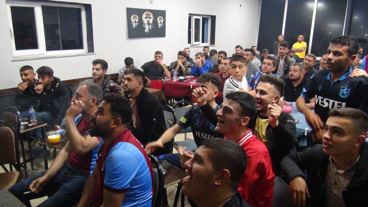 Diyarbakır'da Trabzonsporlu köylülerin şampiyonluk sevinci