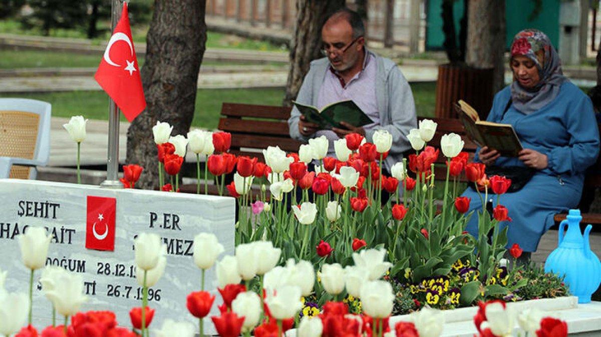 Ramazan Bayramı öncesi şehitlik ziyaretleri