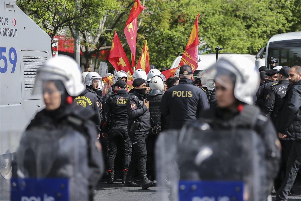 1 Mayıs kutlamalarında Taksim'e yürümek isteyen grupla polis arasında arbede