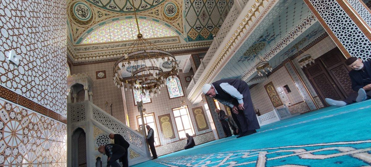 Bursa'da, kadınlar ekmek satarak cami yapımına destek oldu