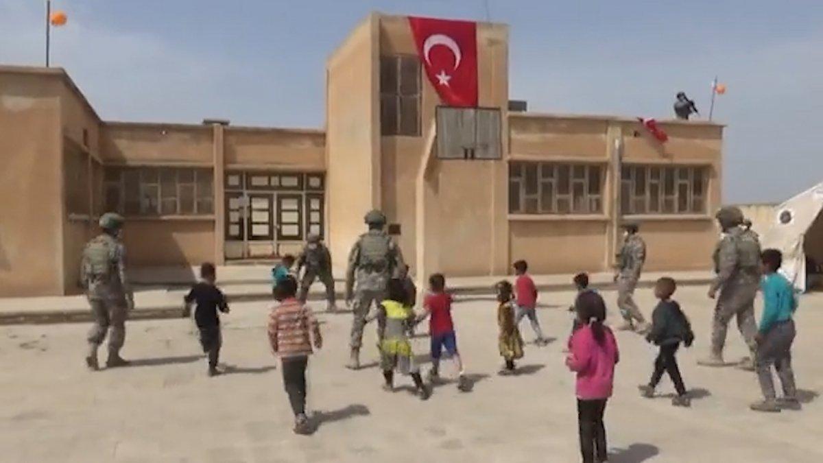 Mehmetçik, Barış Pınarı bölgesinde desteklerine devam ediyor