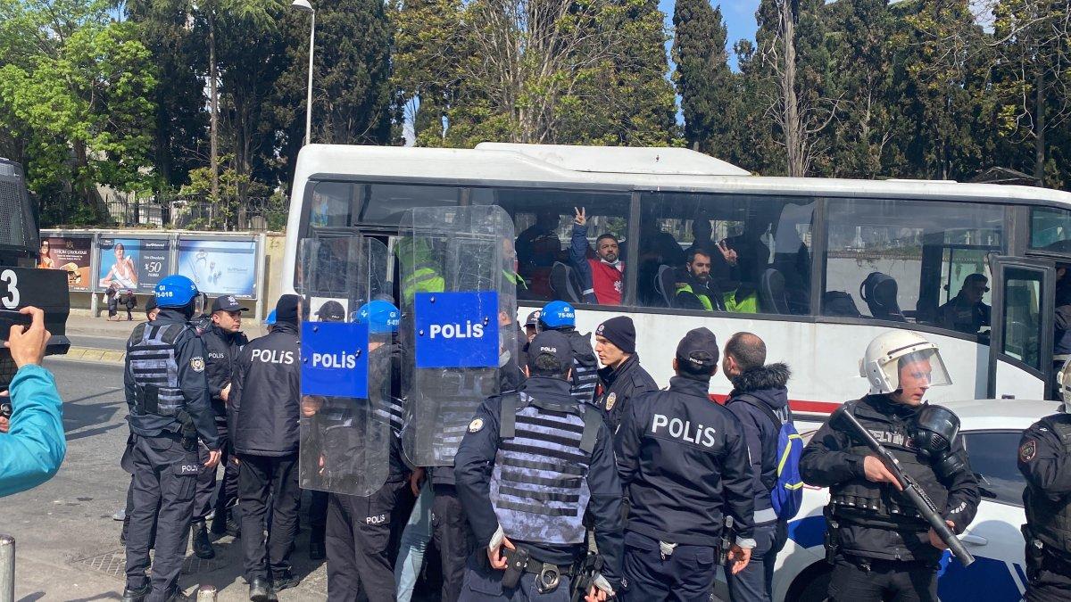 1 Mayıs kutlamalarında Taksim'e yürümek isteyen grupla polis arasında arbede