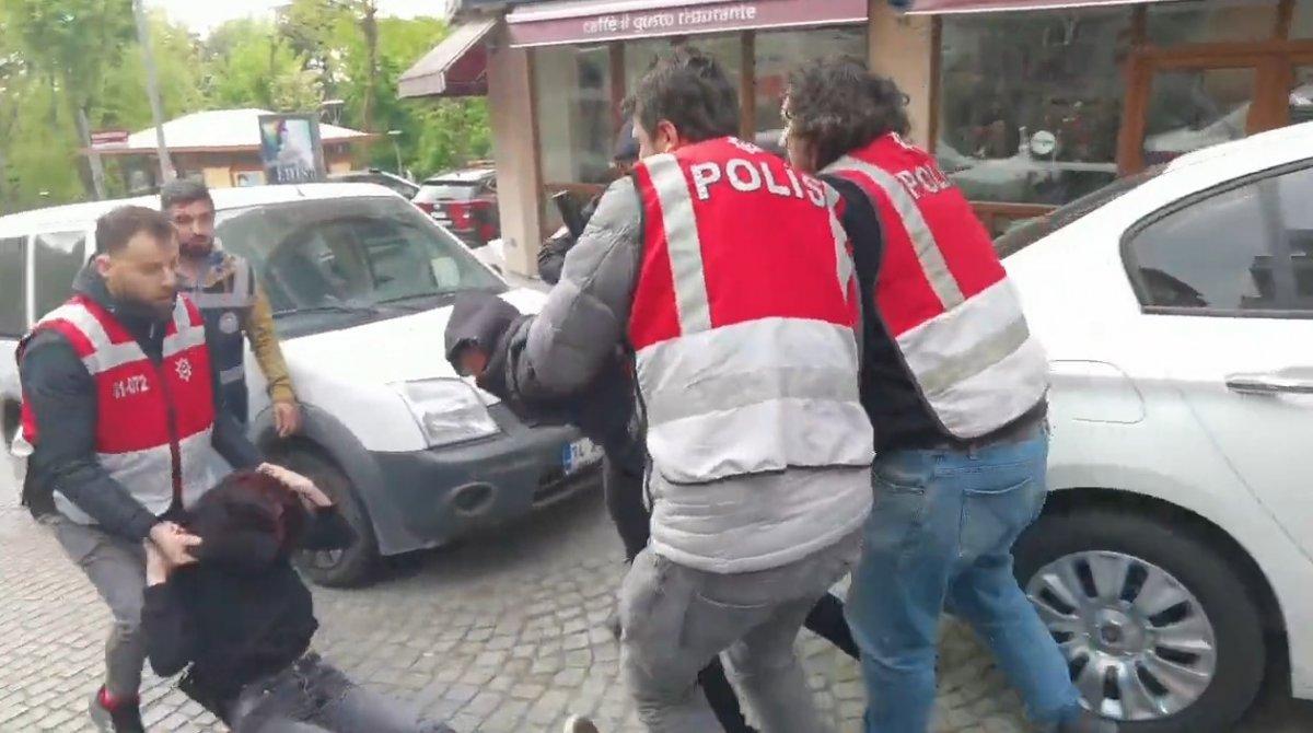 1 Mayıs kutlamalarında Taksim'e yürümek isteyen grupla polis arasında arbede