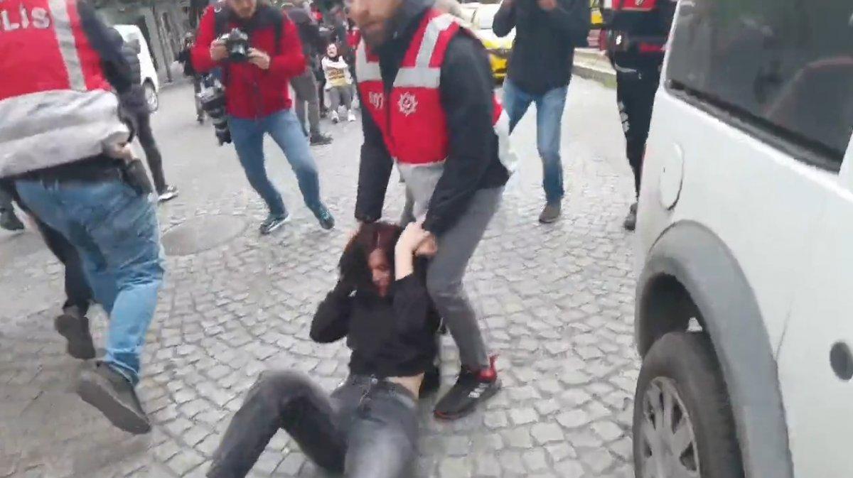 1 Mayıs kutlamalarında Taksim'e yürümek isteyen grupla polis arasında arbede