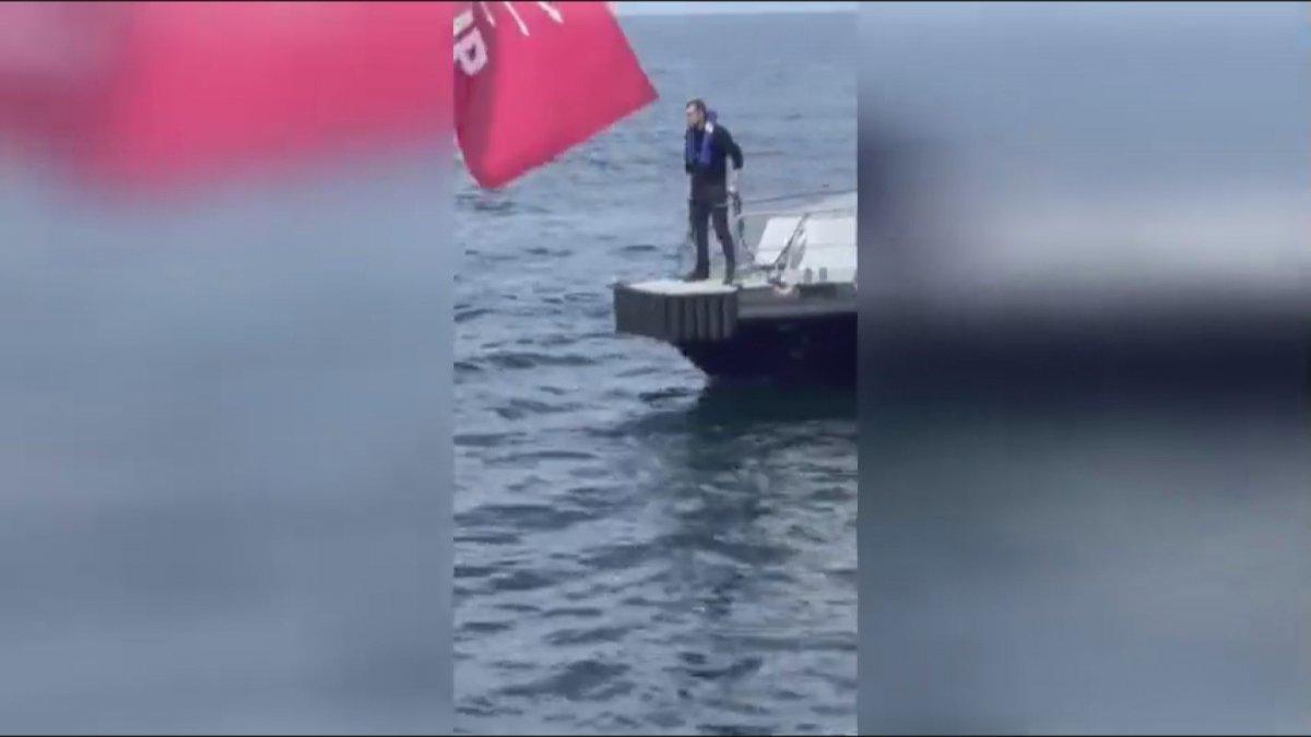 CHP Adalar İlçe Başkanı Ali Ercan Akpolat denize atladı