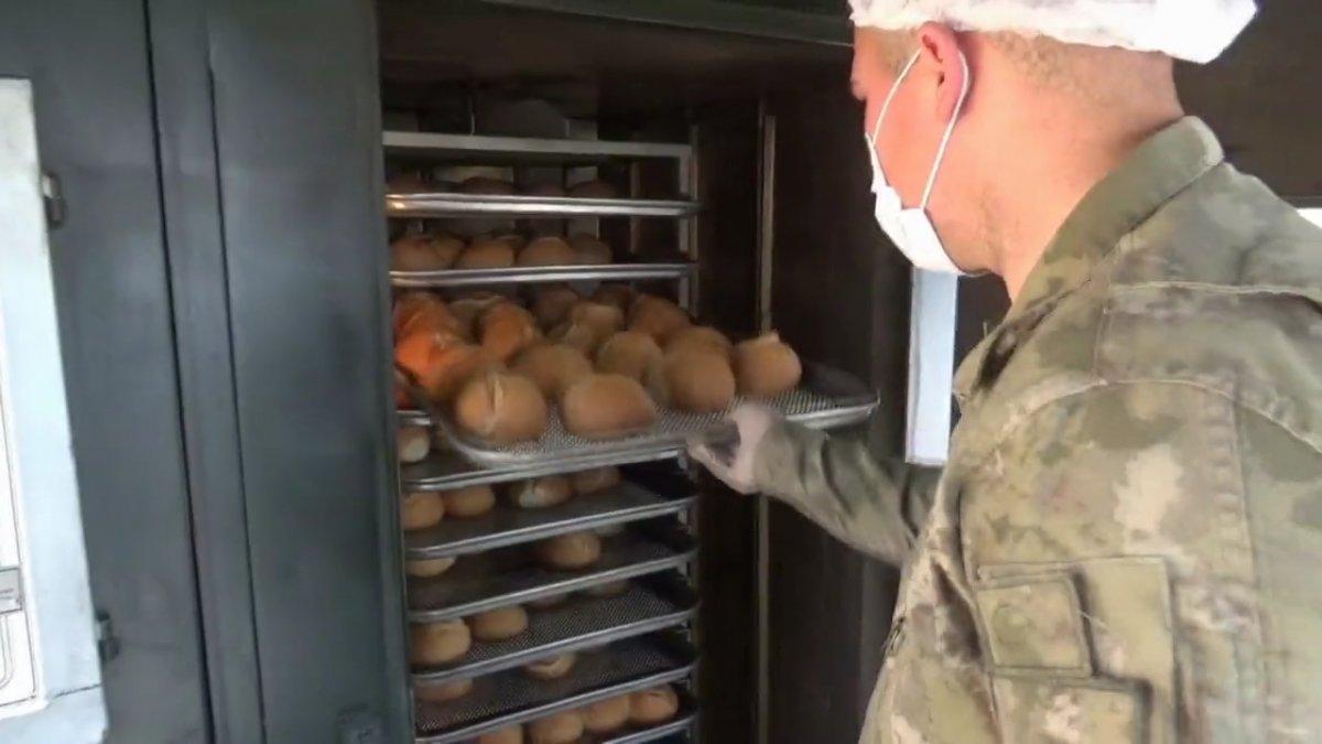 Mehmetçik, Barış Pınarı bölgesinde desteklerine devam ediyor