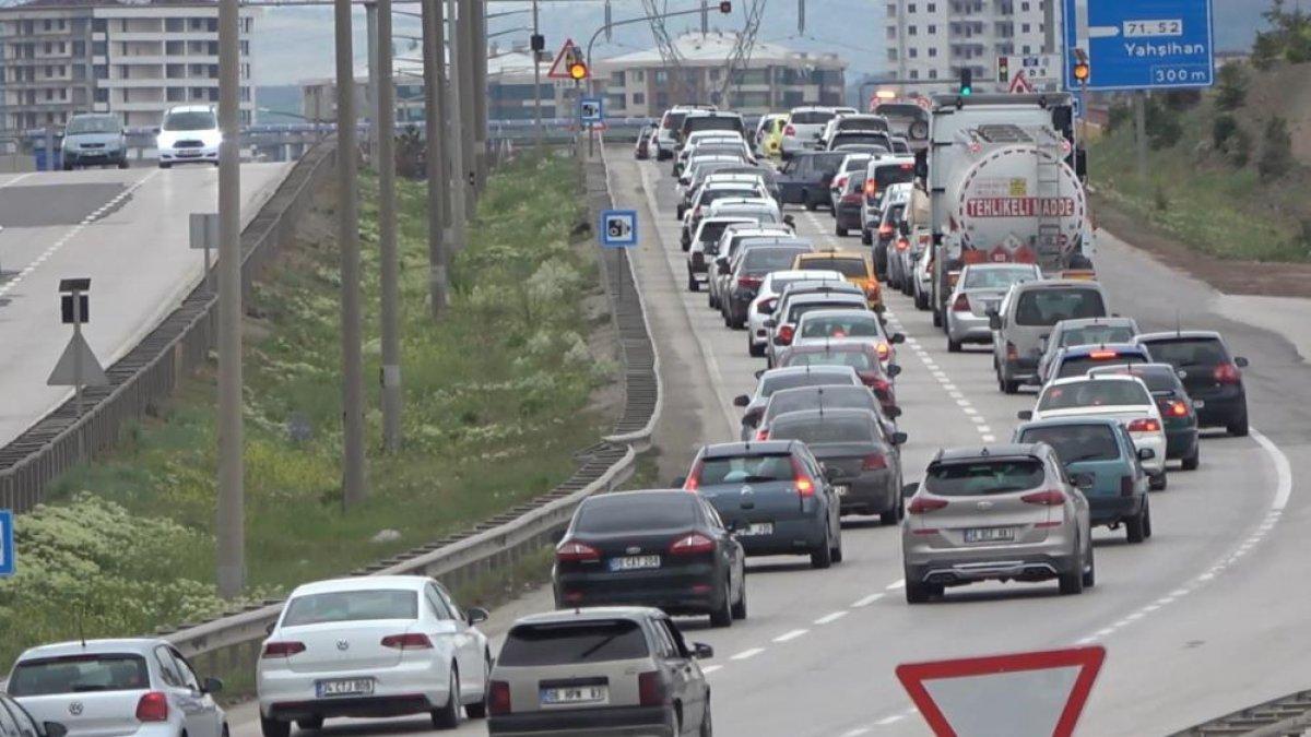 Yollarda bayram yoğunluğu