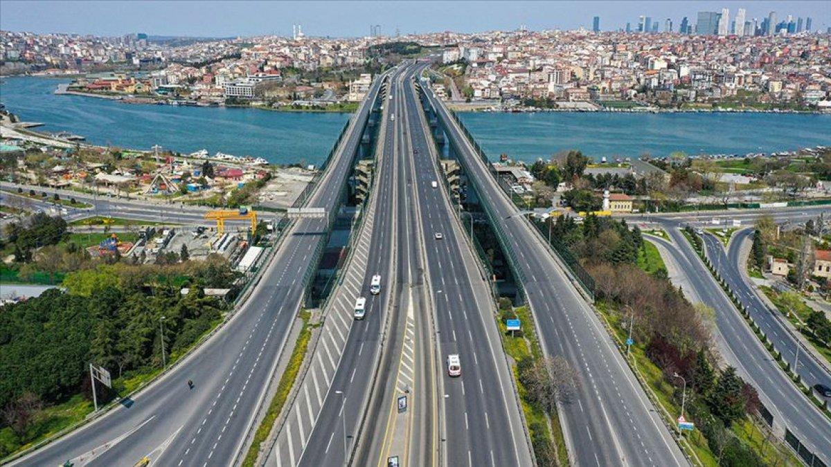 Bayramın ilk sabahı İstanbul caddeleri boş kaldı