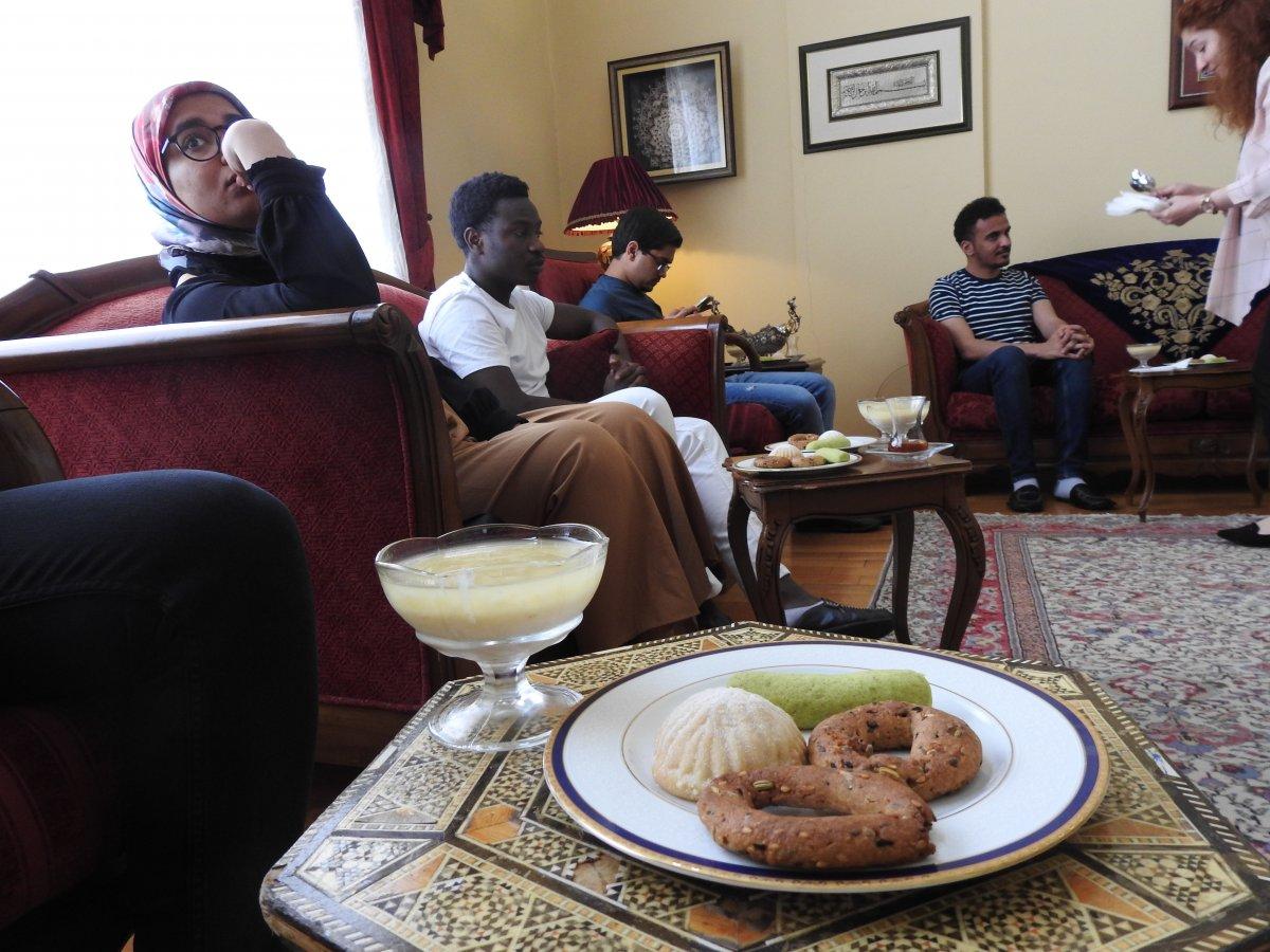 Yabancı öğrenciler bayramda Gaziantepli ailelere misafir oldu